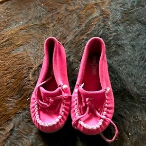 Minnetonka girls shoes